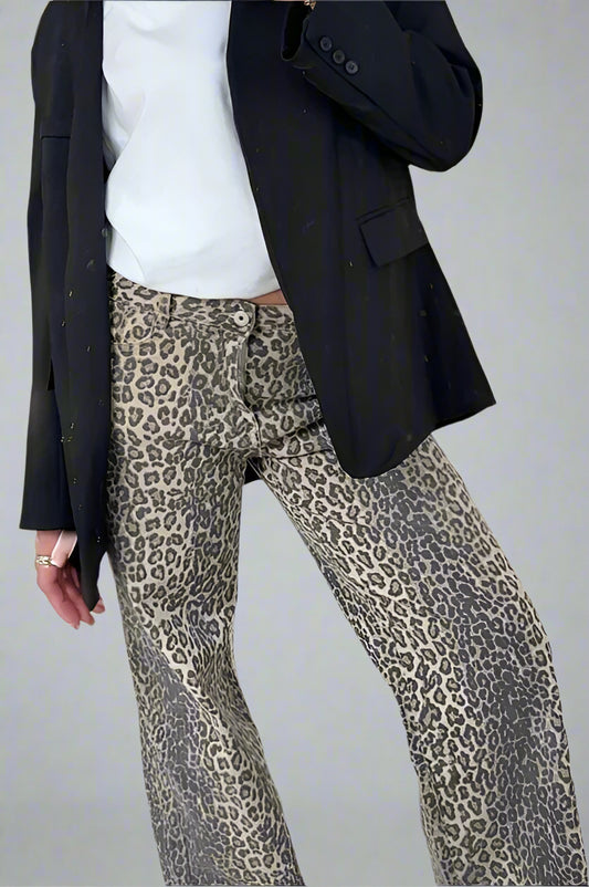EL DENIM CON ESTAMPADO DE LEO