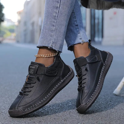 LAS ZAPATILLAS MIA